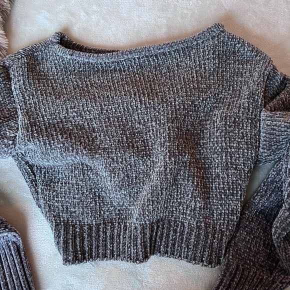 Fashion Nova Tops - Fashion Nova Cropped Sweater 💓